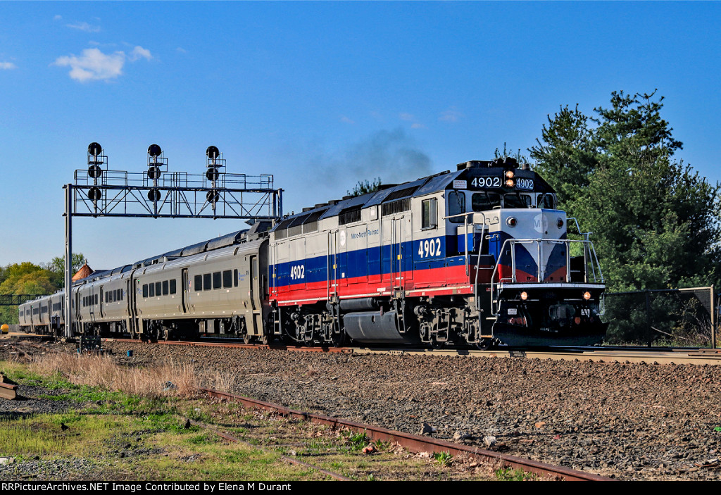 MNCR 4902 on train 43